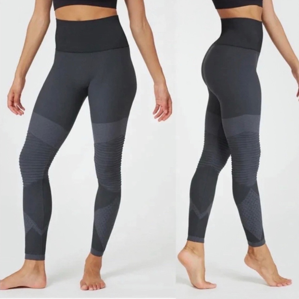 NWT SPANX Look at Me Now Seamless Moto Leggings Very Black Womens SIze L